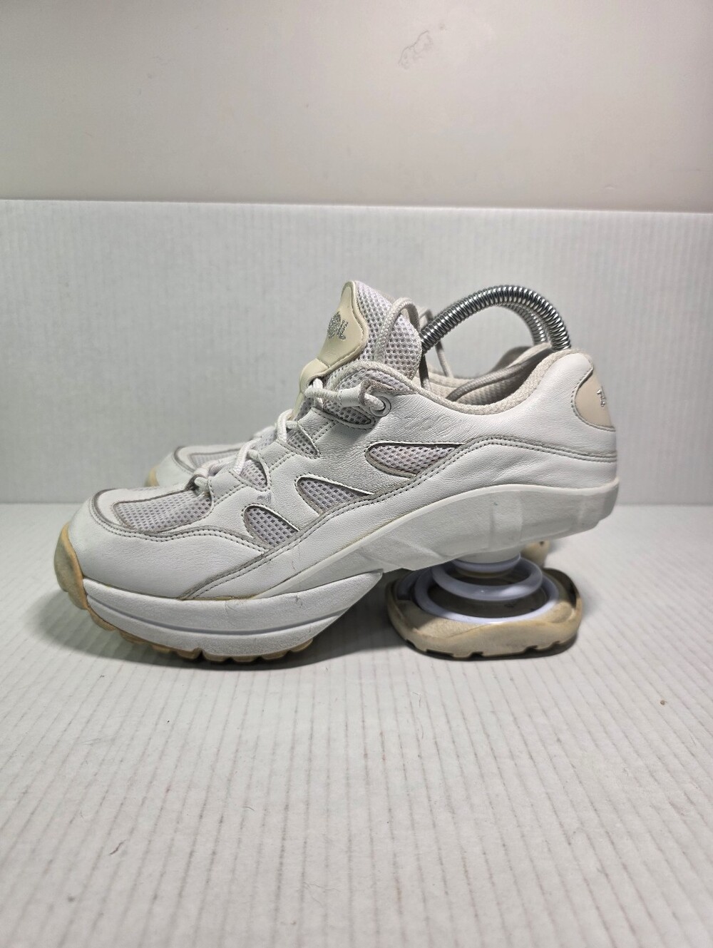 Z COIL Women's Size 8 White Sneaker Orthodic Spring Heel Comfort Athletic Shoes